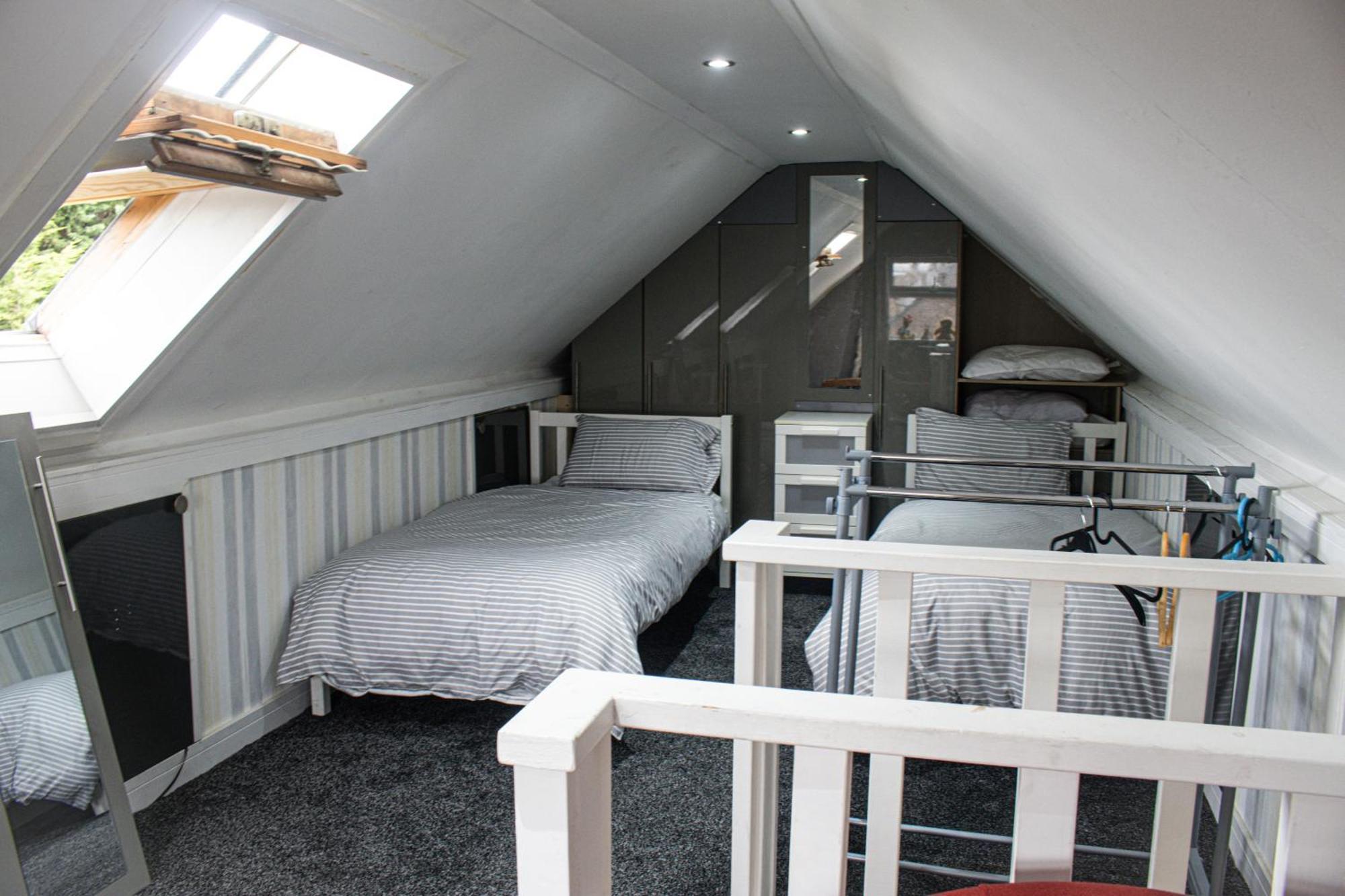 Luton Lodge - Newly Renovated Ideal For Short Stay, Close To Airport Train Station, Free Parking Off Street , Luxury Comfort In Low Price Exterior foto