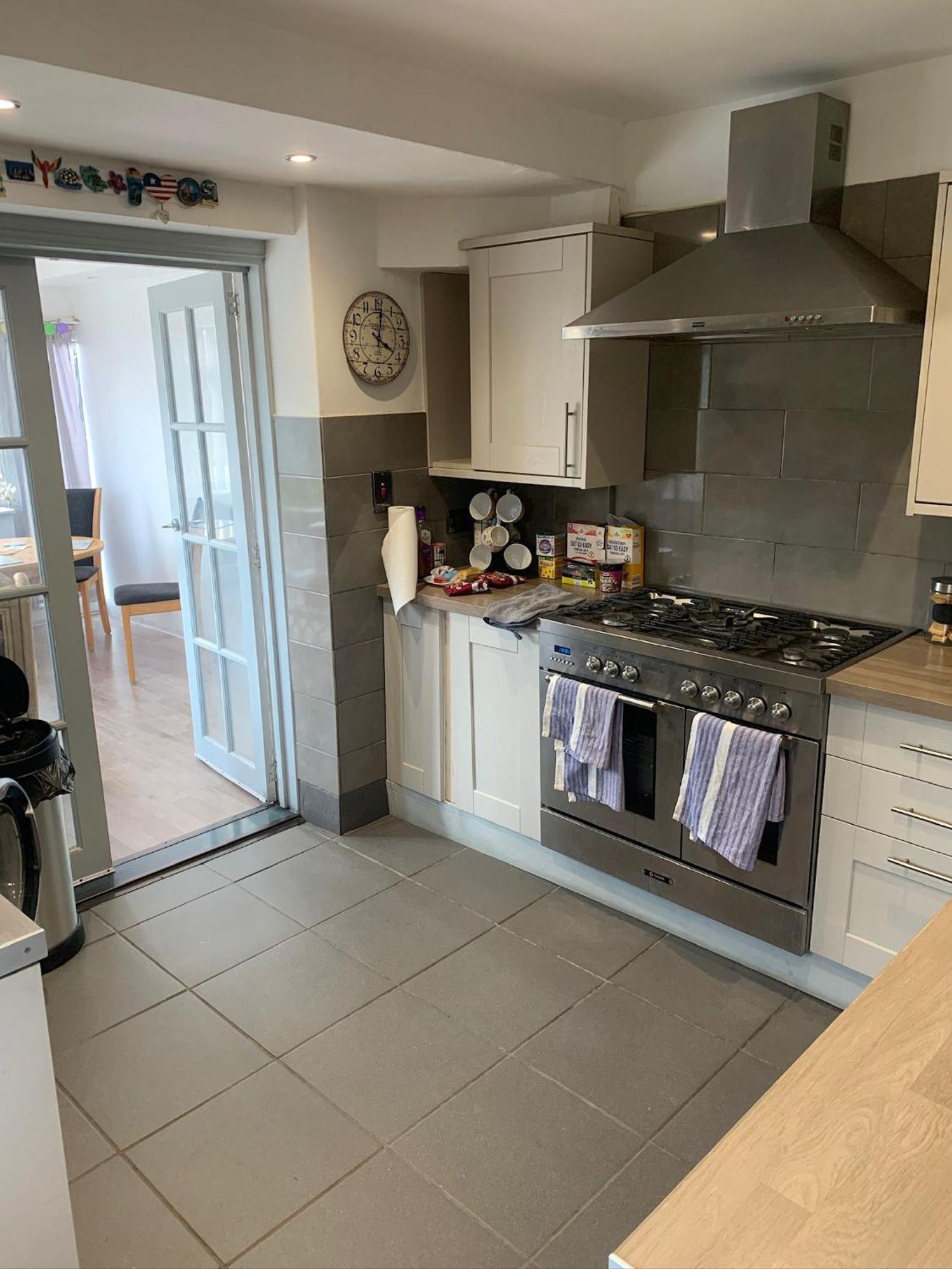 Luton Lodge - Newly Renovated Ideal For Short Stay, Close To Airport Train Station, Free Parking Off Street , Luxury Comfort In Low Price Exterior foto